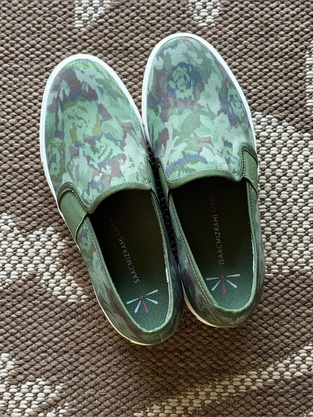 Isaac Mizrahi Daphney Shoes Green Camo Slip-On Sneakers ~ Like New! Women’s Sz 7